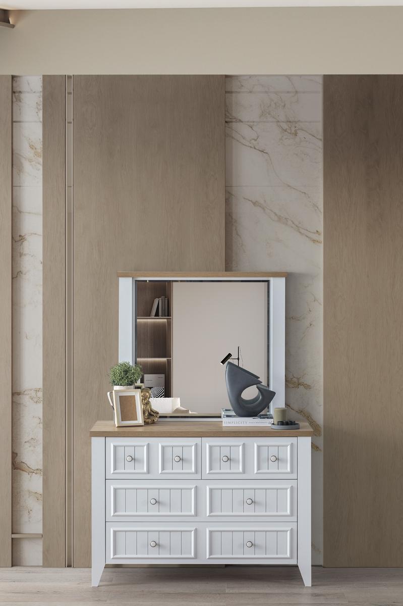 Lora Dresser